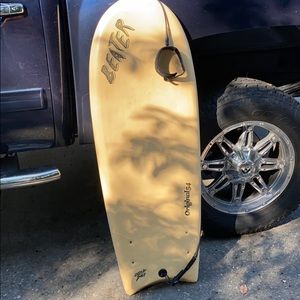 Almost Mint Beater Board with fins and leash